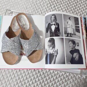 NWOT Cumbia silver glitter criss-cross strap slide, EU 41
